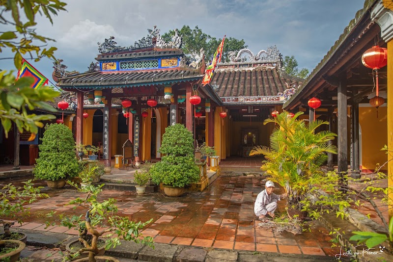 Đình Cẩm Phô