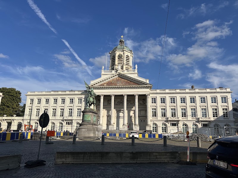 Koningsplein - Statue of Godfrey of Bouillon