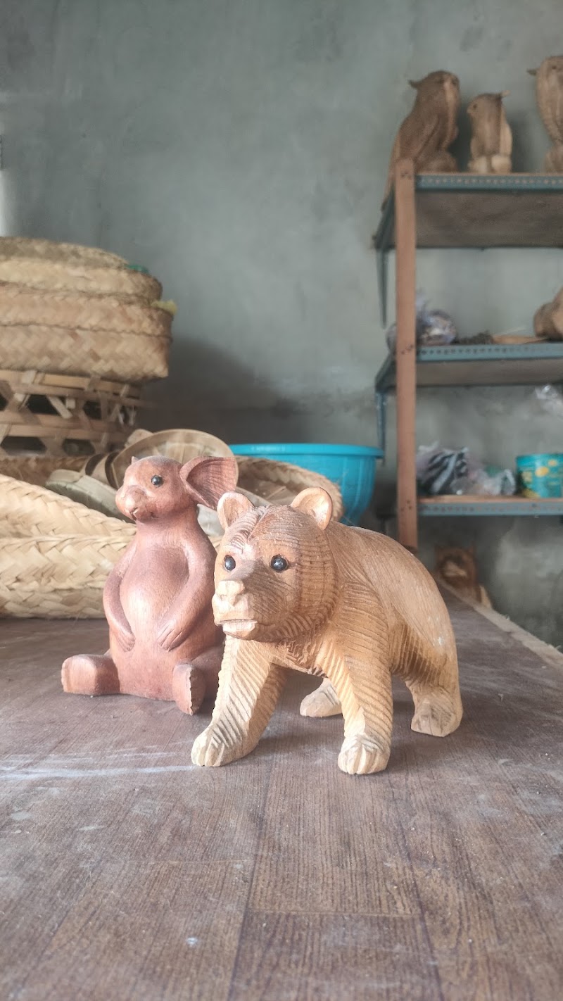 Eri Wood Carving - Eri Wood Carving, C8C2+JP9, Pering, Gianyar, Gianyar Regency, Bali 80581, Indonesia