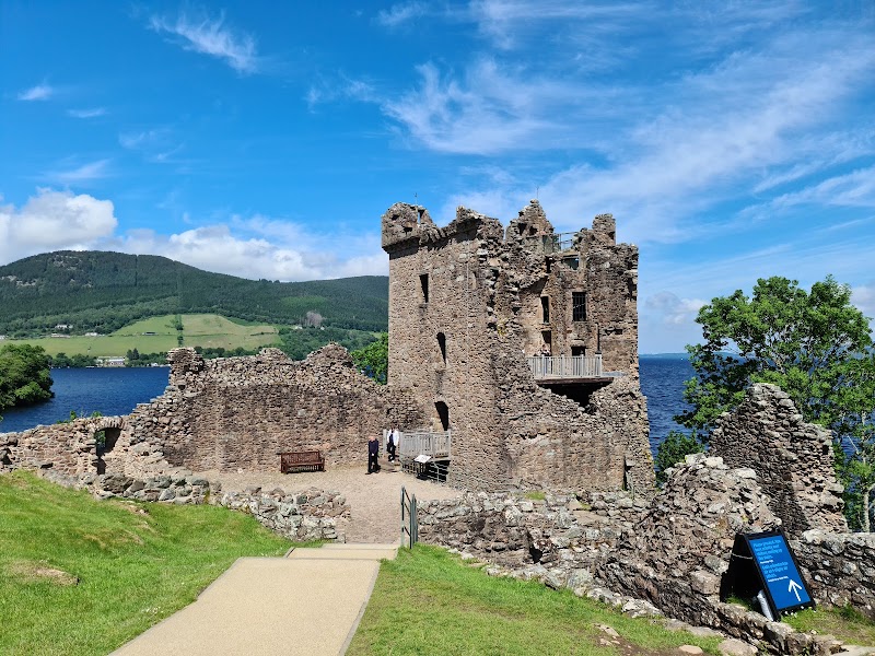 Urquhart Castle - Urquhart Castle Drumnadrochit, Inverness IV63 6XJ, UK