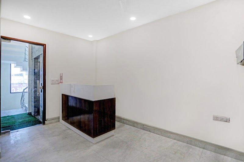 Capital O Hotel Cozy Inn - Capital O Hotel Cozy Inn, Ram Murthi Pasi Marg, Sector 11, Rohini, Alipur, Pocket 2, Sector 11C, Tehsil, Delhi, 110085, India