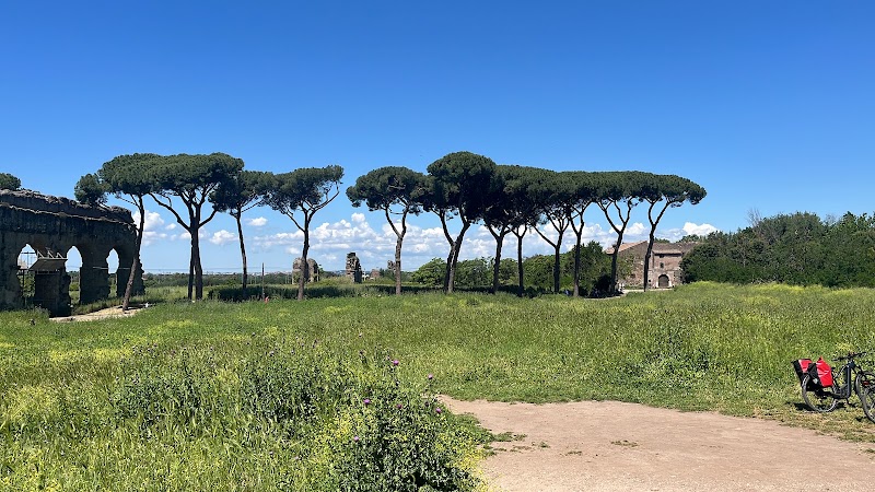Rome in a Day Tours - Electric Bike and Vespa Excursions - Rome in a Day Tours - Electric Bike and Vespa Excursions, Via dei Cerchi, 59, 00186 Roma RM, Italy