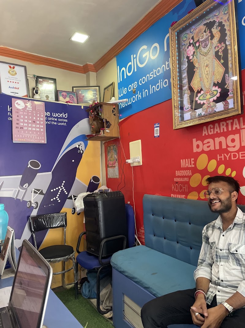 Om travel online - taxi services in udaipur - Om travel online - taxi services in udaipur Bhagwati hotel, Lake Palace Rd, near dgb forex, Old City, Udaipur, Rajasthan 313001, India