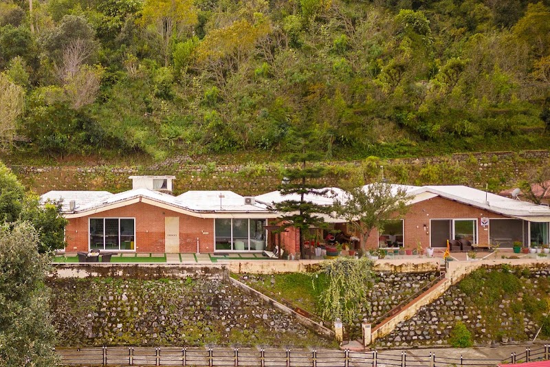StayVista at Oberoi's Chalet in Bhimtal | 3 BHK Premium Villa - StayVista at Oberoi's Chalet in Bhimtal | 3 BHK Premium Villa June Estate, Thandi Sadak, Suriyagaon Rd, Bhimtal, Bhowali Range, Uttarakhand 263136, India