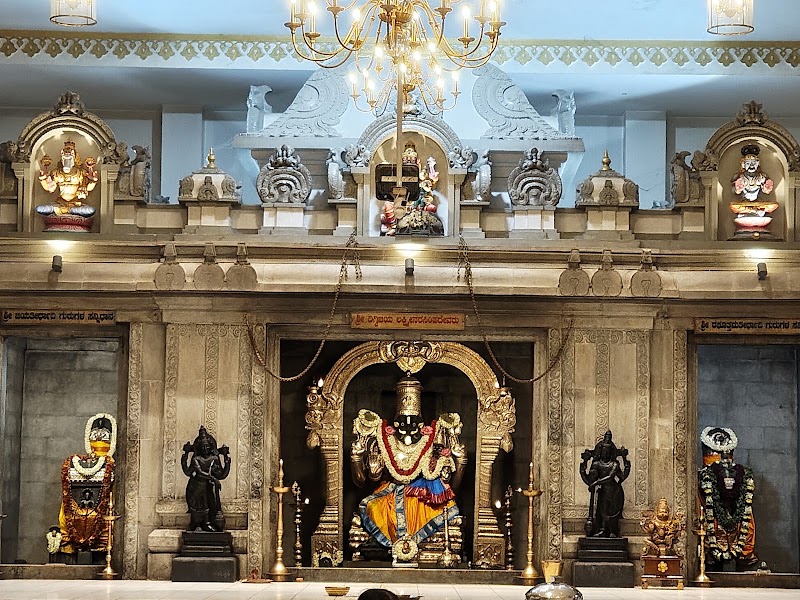 Shri Uttaradi Math, Bengaluru - Shri Uttaradi Math, Bengaluru, WHXC+FQQ, Pampa Mahakavi Rd, Shankarapura, Bengaluru, Karnataka 560004, India