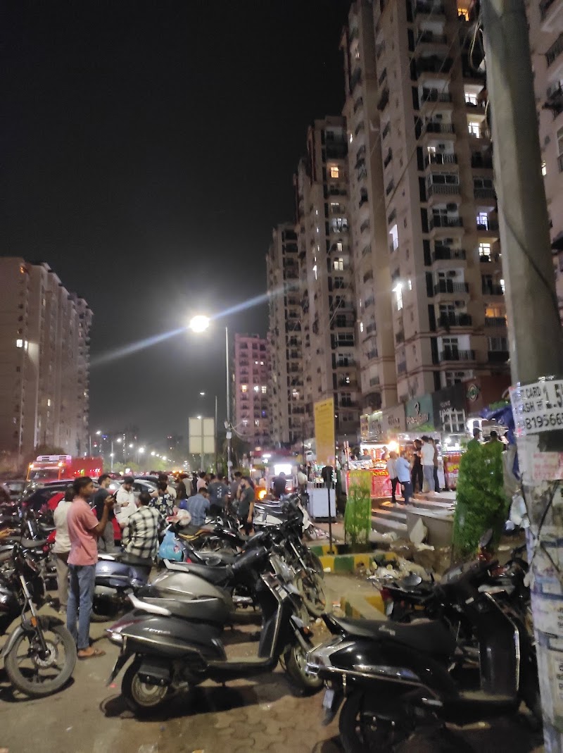 Noida sector 76 Market - Noida sector 76 Market H98J+JMH, Amrapali Princely Estate, Sector 76, Noida, Uttar Pradesh 201316, India