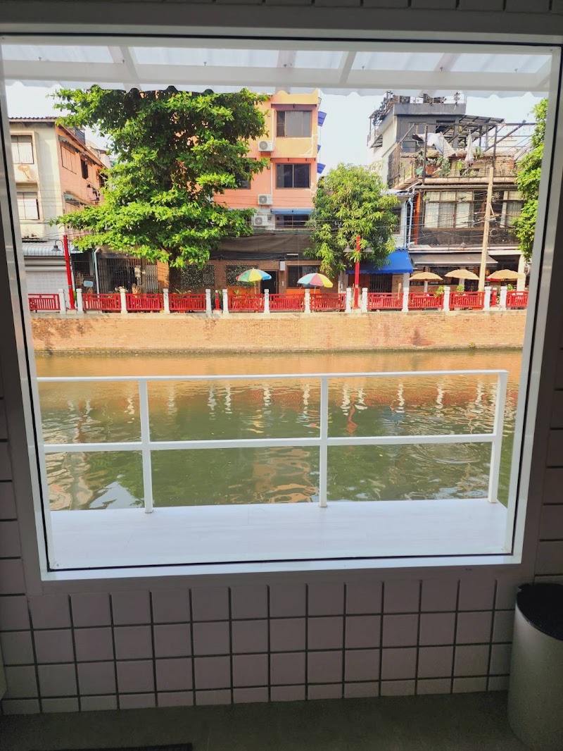 Line Bangkok Hostel