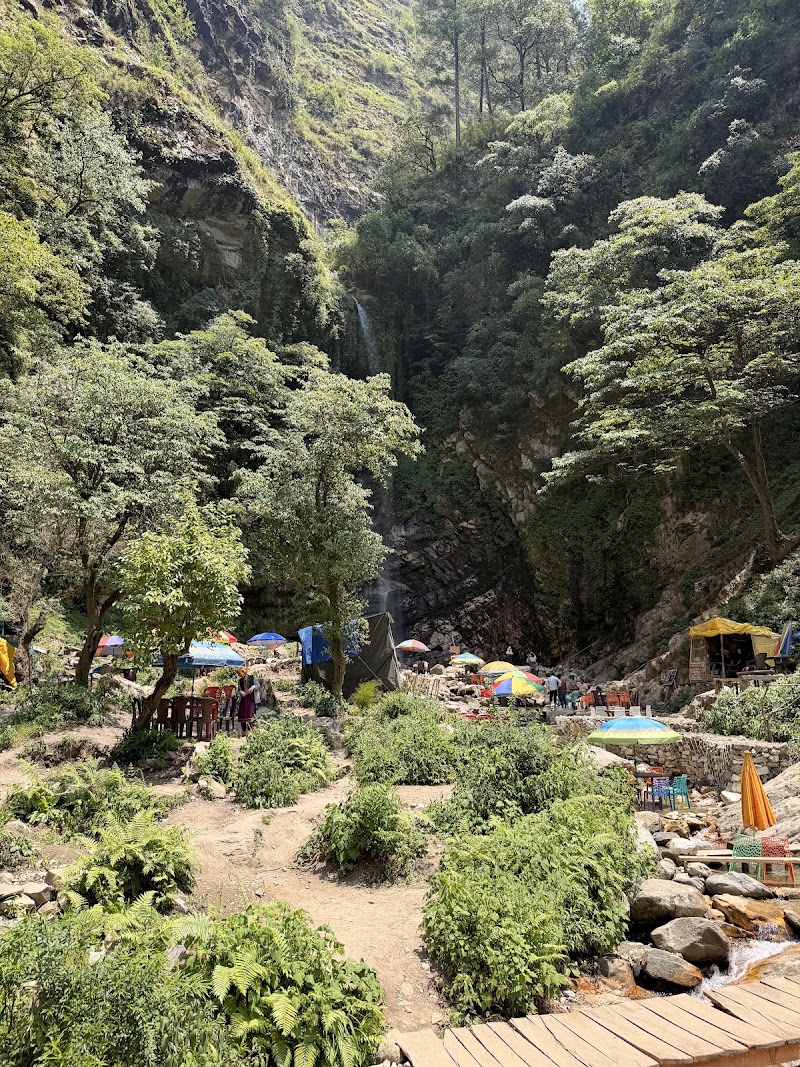 Starting Point for Chhoie waterfall - Starting Point for Chhoie waterfall, J9QW+PWH, Banjar, Sharchi, Himachal Pradesh 175123, India