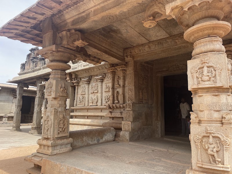 Hazara Raama Temple - Hazara Raama Temple 8F99+4G2, Karnataka 583221, India