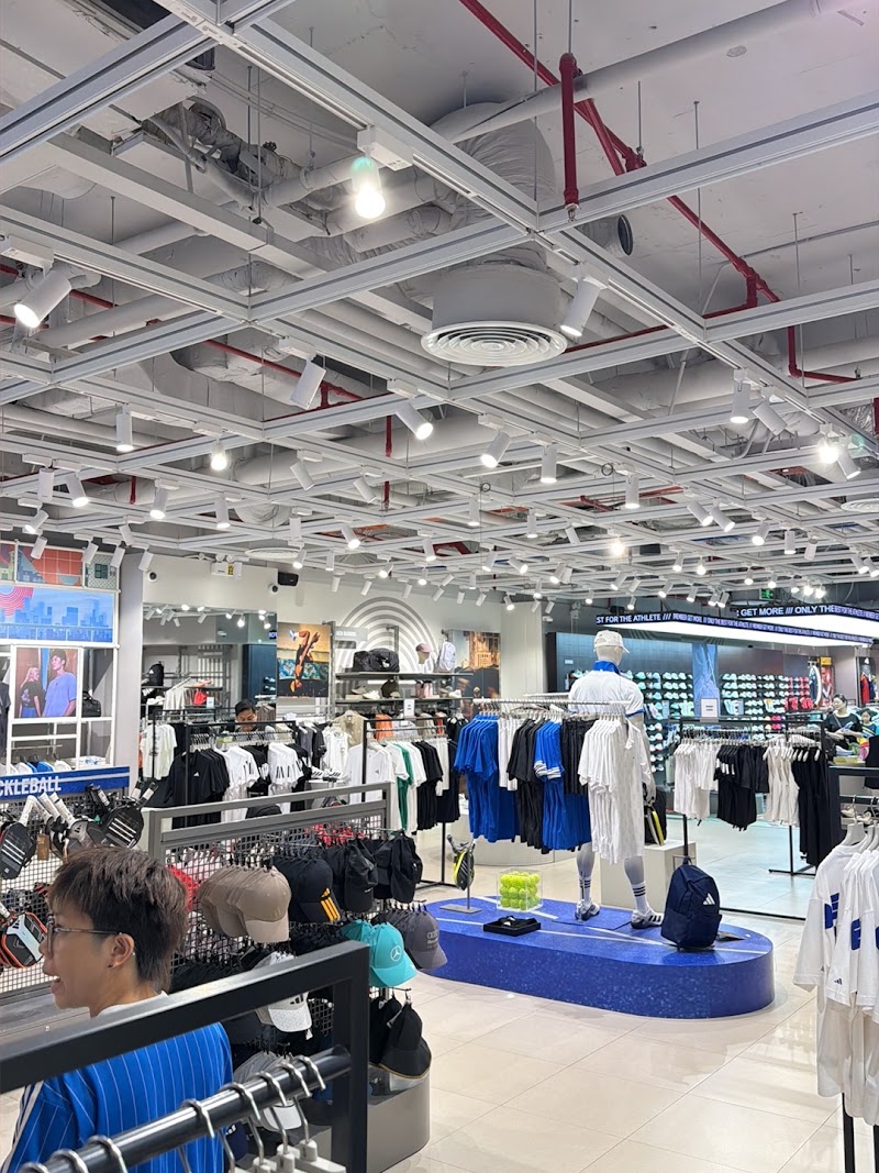 adidas Vincom Dong Khoi Ho Chi Minh City - adidas Vincom Dong Khoi Ho Chi Minh City, B2-05, Vincom, Lê Thánh Tôn/Đồng Khởi/72 Lý Tự Trọng, & 45A, Sài Gòn, Hồ Chí Minh 71009, Vietnam