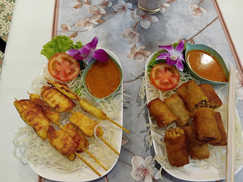 Try Me Thai & Vegetarian Restaurant - Try Me Thai & Vegetarian Restaurant No 170, Soi Samsen 4, Khwaeng Ban Phan Thom, Subdistrict, Krung Thep Maha Nakhon 10200, Thailand