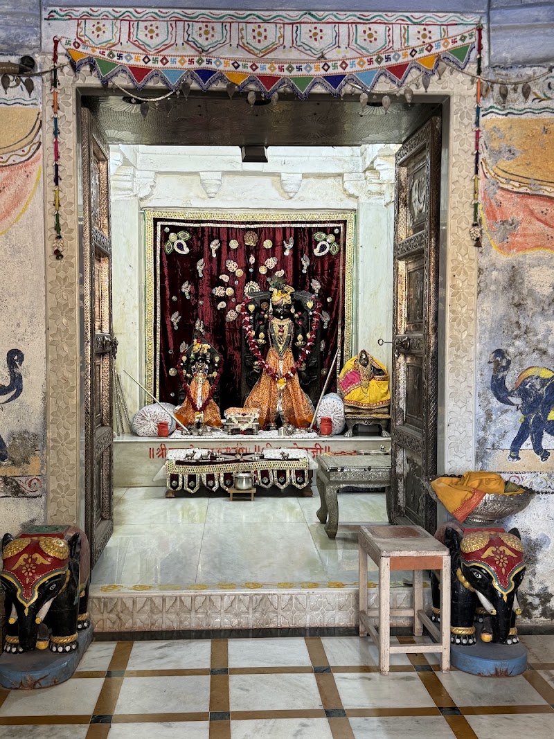 Shri Radha Damodar Temple, Junagadh - Shri Radha Damodar Temple, Junagadh, Shree Radha Damodarji Charitable Trust Damodar Kund, Girnar Rd, Junagadh, Gujarat 362002, India