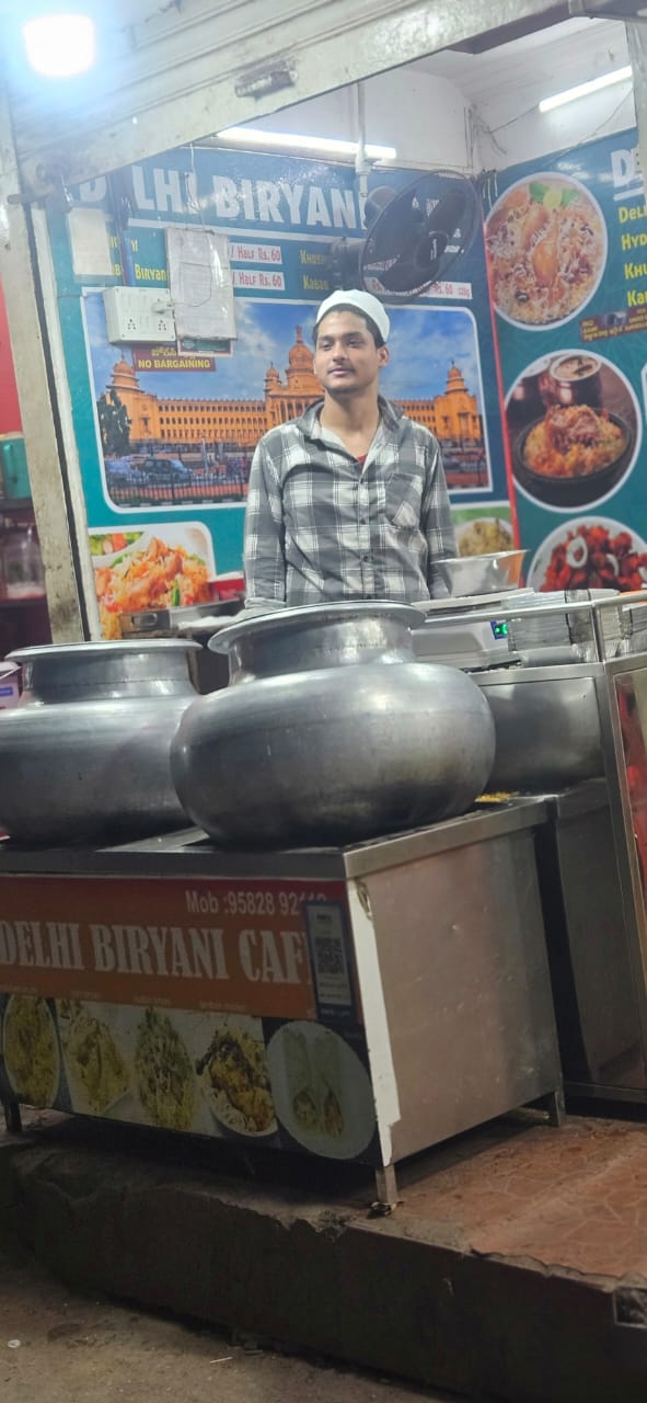 Delhi Biryani Cafe - Delhi Biryani Cafe XH7H+95V, NR Road, City Market, Jayanagar, Kalasipalyam New Extension, Kalasipalya, Bengaluru, Karnataka 560002, India