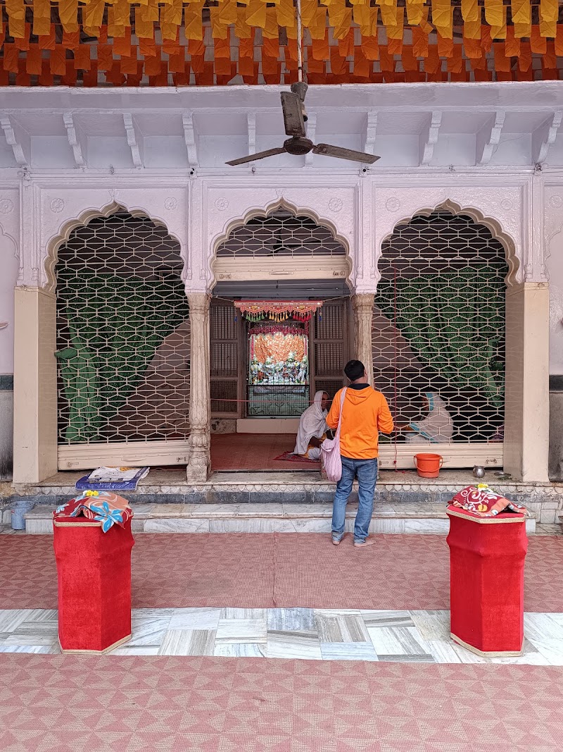 Shri Radha Gokulanand Ji Mandir, Vrindavan - Shri Radha Gokulanand Ji Mandir, Vrindavan, HMPX+FFH, Keshi Ghat, Vrindavan, Uttar Pradesh 281121, India
