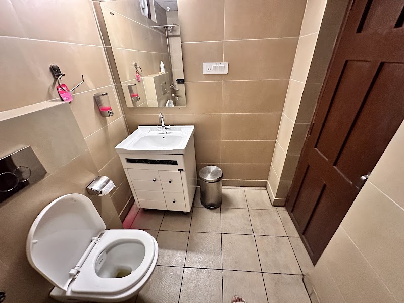 The Hosteller Mussoorie, Mall Road - The Hosteller Mussoorie, Mall Road Tibetan Market Gali, behind Accord Hotel, The Mall Road, Mussoorie, Uttarakhand 248179, India
