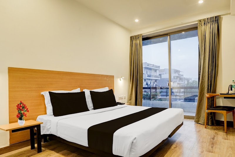 Super Townhouse by OYO Sector 39 Gurgaon - Super Townhouse by OYO Sector 39 Gurgaon, House no, near, 564P, Netaji Subhash Marg, near UNITECH CYBER PARK, Sector 39, Gurugram, Haryana 122003, India