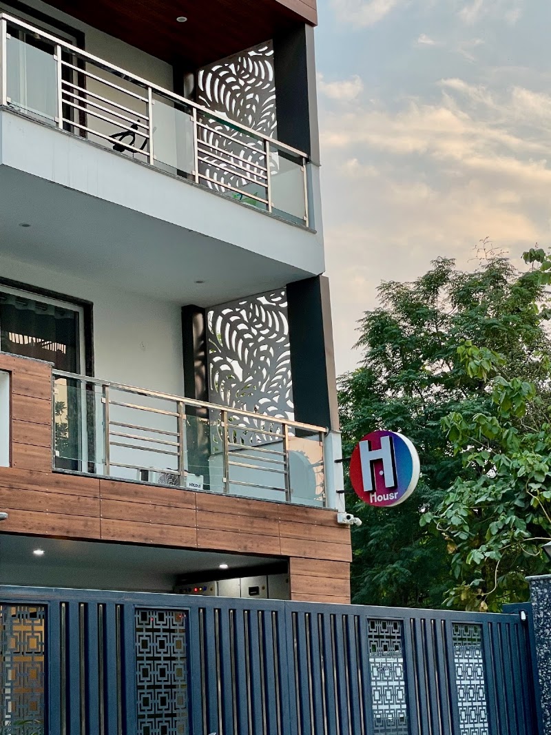 Housr 28 Galleria - Housr 28 Galleria 184, Sector 28, Chakkarpur, Gurugram, Haryana 122009, India