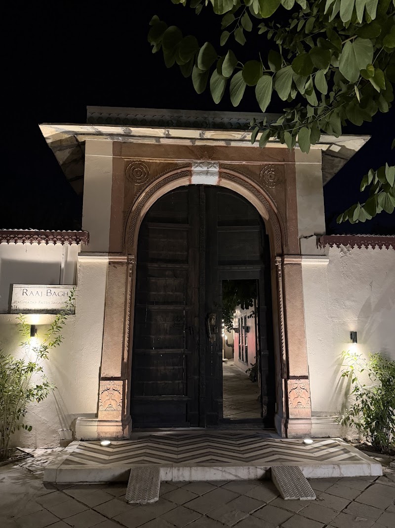 Raaj Bagh Restaurant by Fateh Collection - Raaj Bagh Restaurant by Fateh Collection Alkapuri, 5-B, Fateh Sagar Rd, Fateh Sagar Lake, Udaipur, Rajasthan 313004, India