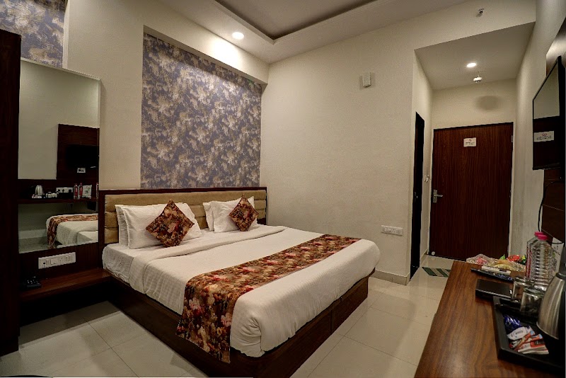 Udaipur Hotel - Udaipur Hotel HMHW+JQH, Outside Surajpole, Toran Bawri, Surajpole, Ganesh Ghati, Udaipur, Rajasthan 313001, India