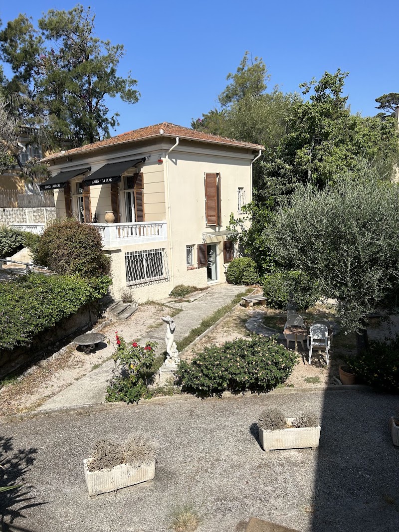 John Taylor Cap d'Antibes - John Taylor Cap d'Antibes, 135 Bd J. F. Kennedy, 06160 Antibes, France