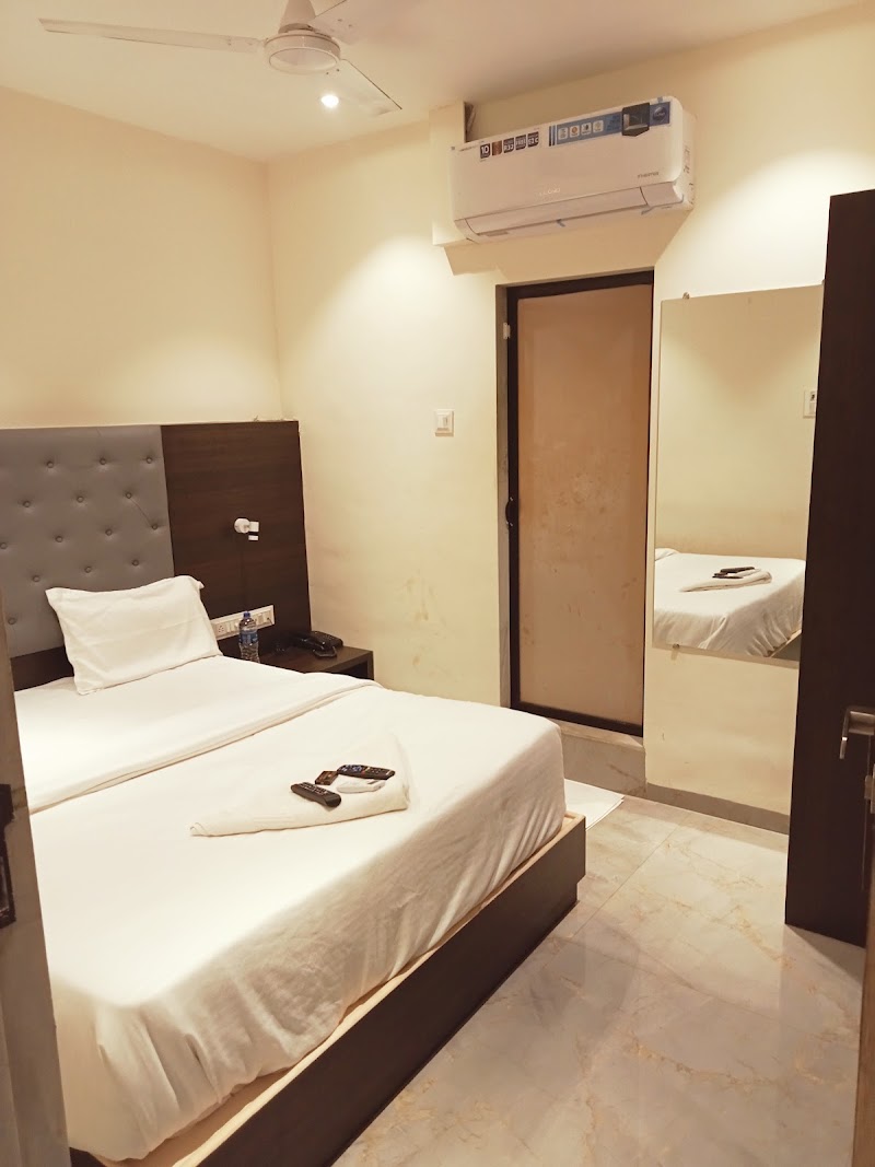 HOTEL JUHU INN - HOTEL JUHU INN 2nd Floor 4, Usha Kunj, Juhu Tara Rd, opp. Jw Marriott Mumbai Juhu, behind juhu residency, Airport Area, Juhu, Mumbai, Maharashtra 400049, India