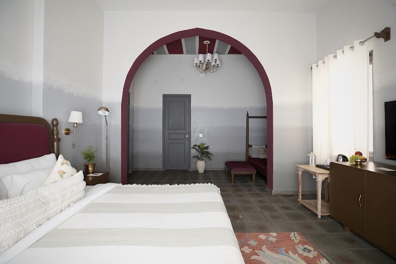 Sadri Haveli - Sadri Haveli Lake, 45, Lal Ghat Road, near Pichola, Old City, Udaipur, Rajasthan 313001, India