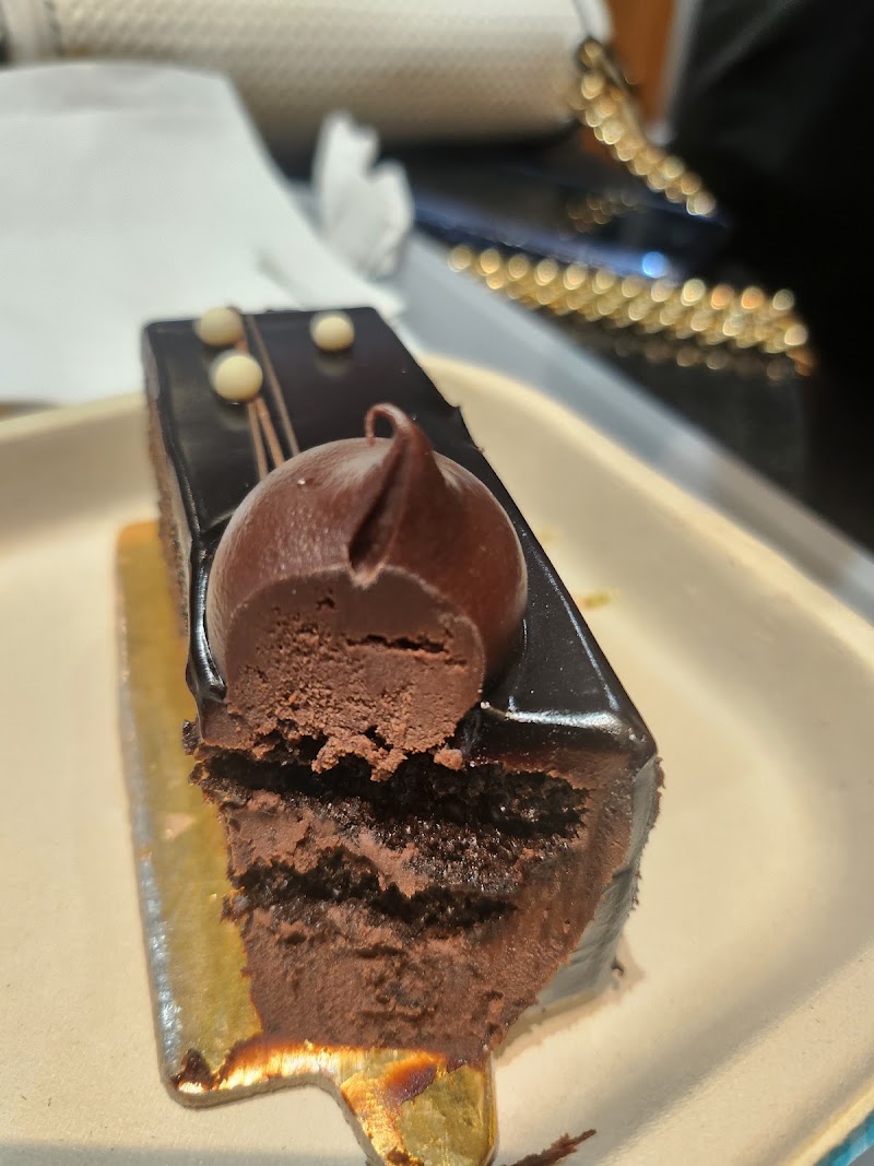 Haldiram's - Haldiram's, Indira Gandhi Int'l Airport, Terminal 3, Domestic Departure, New, Delhi, 110037, India