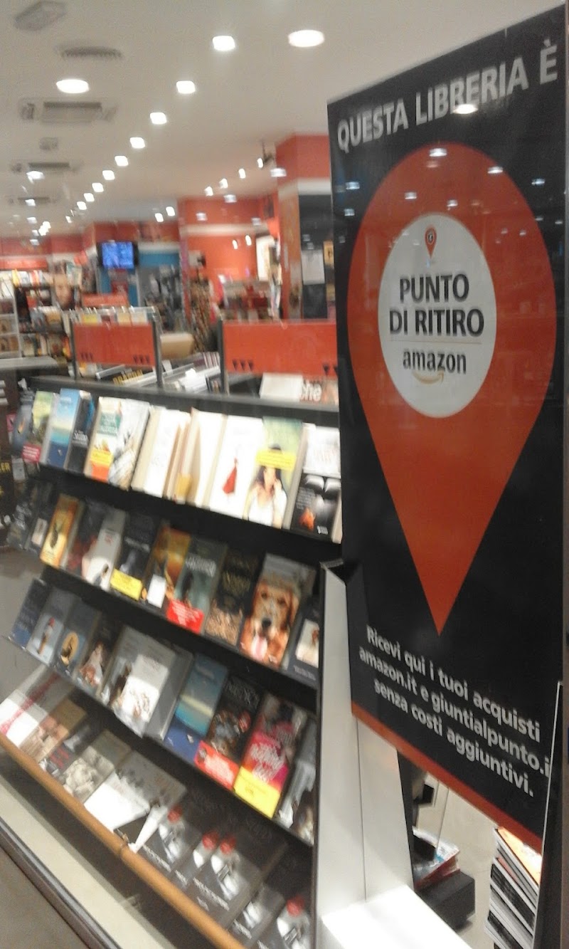 Giunti al Punto Librerie - Giunti al Punto Librerie, Amerigo Vespucci Airport, Via del Termine, 11 c/o, 50127 Firenze FI, Italy