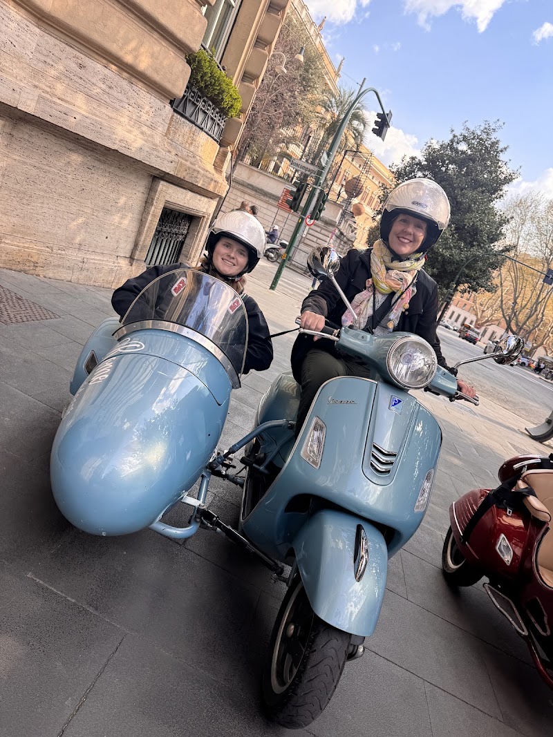 Vespa Sidecar Tour - Vespa Sidecar Tour, P.za della Repùbblica, 41, 00185 Roma RM, Italy