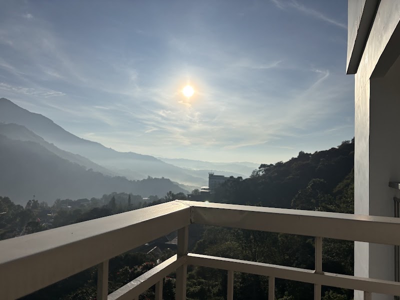 Golden Munnar Palace By Hawk Hospitality - Golden Munnar Palace By Hawk Hospitality 9/15, Chithirapuram Powerhouse Road, Chithirapuram, Kerala 685565, India