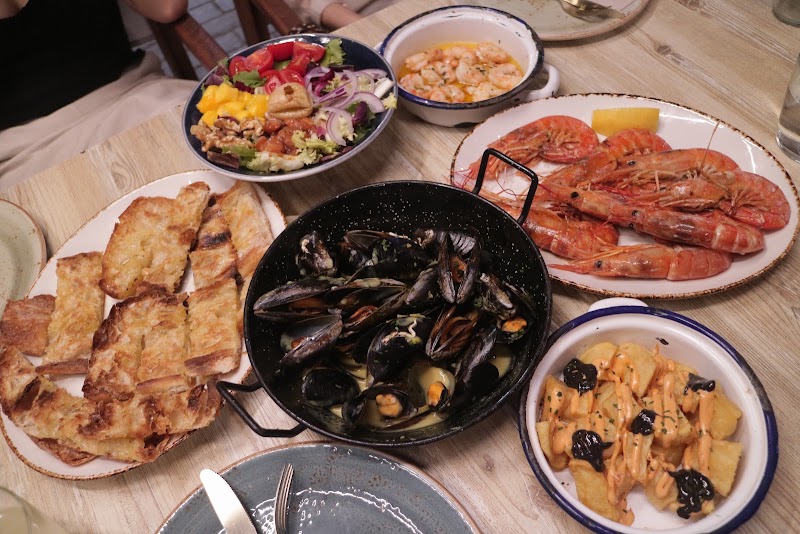 Chao Pescao Seafood Born - Chao Pescao Seafood Born Passatge Mercantil, 1, Ciutat Vella, 08003 Barcelona, Spain