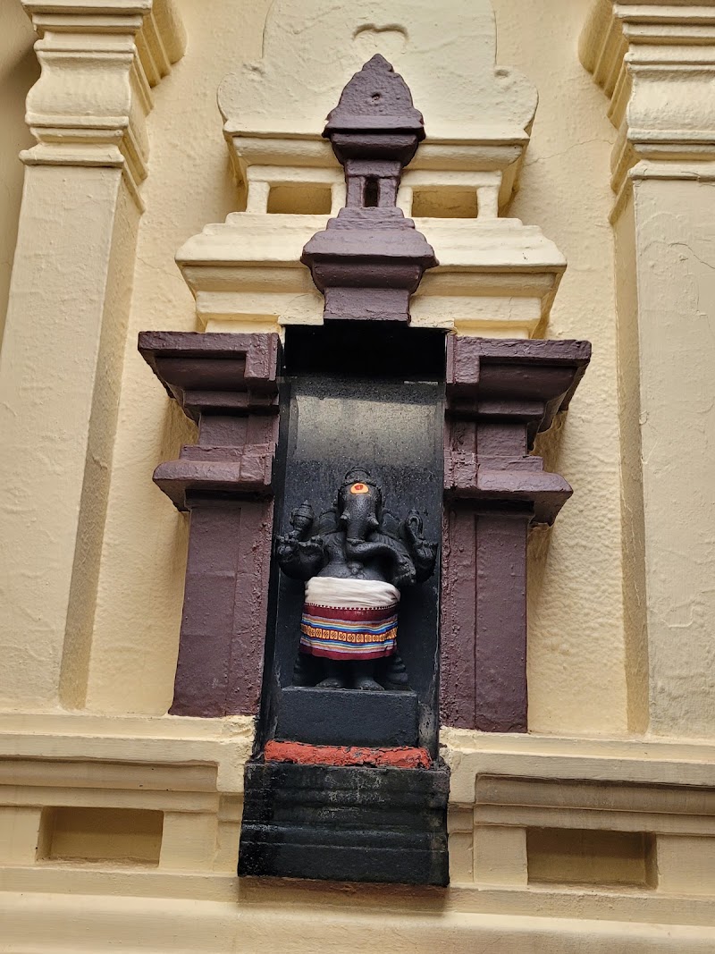 Ernakulam Siva Temple Vadake Nada - Ernakulam Siva Temple Vadake Nada, X79J+PXC, Government Press Rd, Marine Drive, Ernakulam, Kochi, Kerala 682011, India