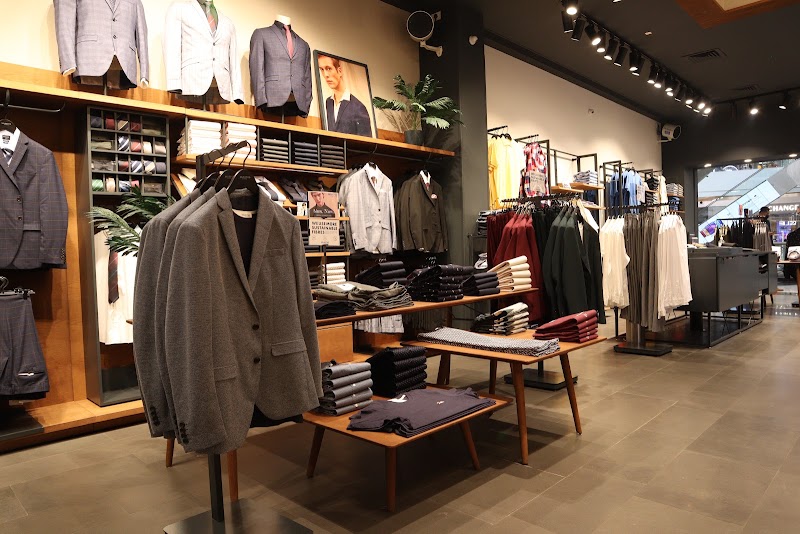 SELECTED - SELECTED, South City Mall, First Floor, Shop no, 121, Prince Anwar Shah Rd, South City Complex, Jadavpur, Kolkata, West Bengal 700068, India