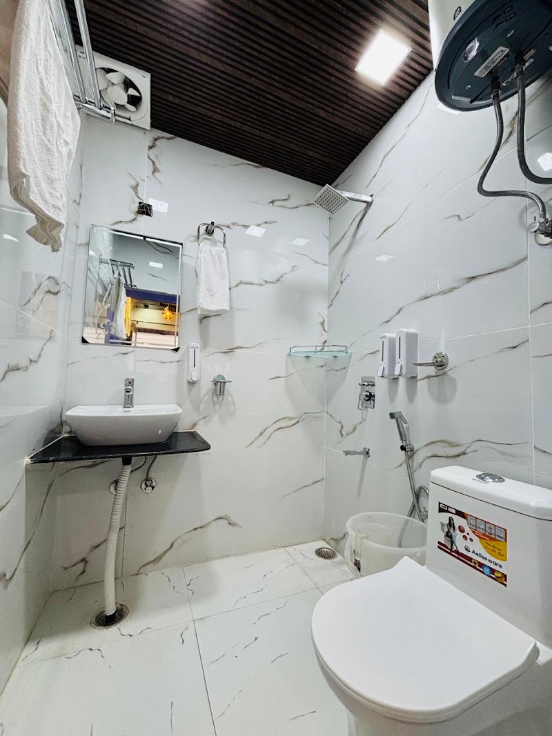 HOTEL AMAR - HOTEL AMAR Kurli Chowk, near Picture Palace, The Mall Road, Mussoorie, Uttarakhand 248179, India