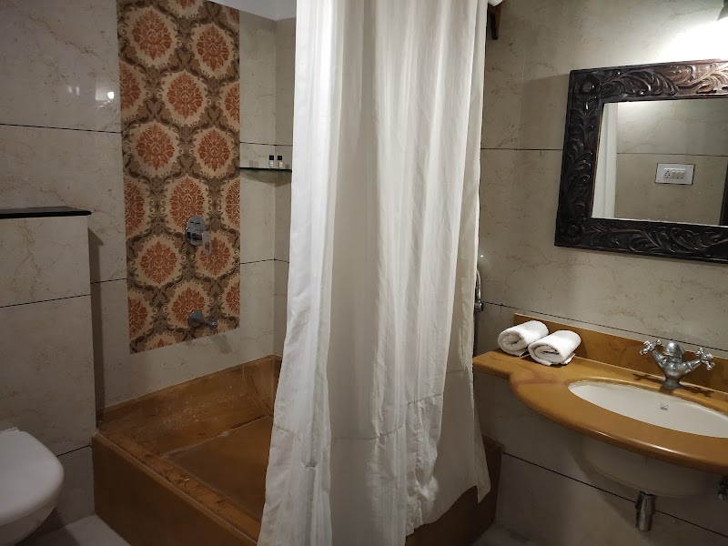 Haveli Inn Pal - Haveli Inn Pal, Girdikot, opp. Gulab Sagar, Pal Haveli, Ghantaghar, Gulab Sagar, Jodhpur, Rajasthan 342001, India