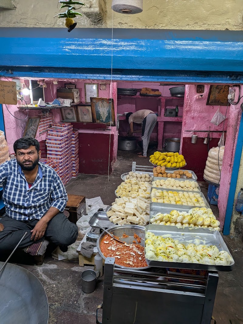 Mawa Kachori - Mawa Kachori 72VF+86G, Kandoi Bazar, Rawaton Ka Bass, Jodhpur, Rajasthan 342001, India