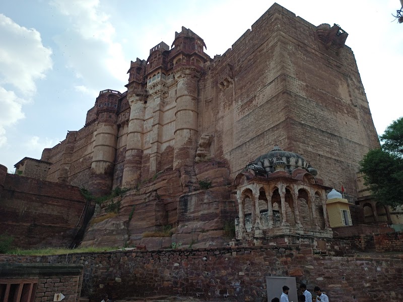 Moti Mahal Palace - Moti Mahal Palace 72X9+9Q8, Fort Entrance Rd, Sodagaran Mohalla, Jodhpur, Rajasthan 342001, India