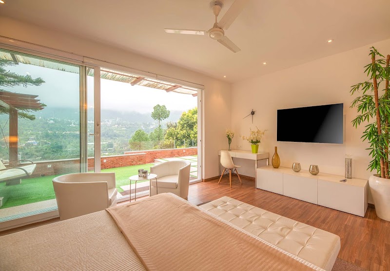 StayVista at Oberoi's Chalet in Bhimtal | 3 BHK Premium Villa - StayVista at Oberoi's Chalet in Bhimtal | 3 BHK Premium Villa June Estate, Thandi Sadak, Suriyagaon Rd, Bhimtal, Bhowali Range, Uttarakhand 263136, India
