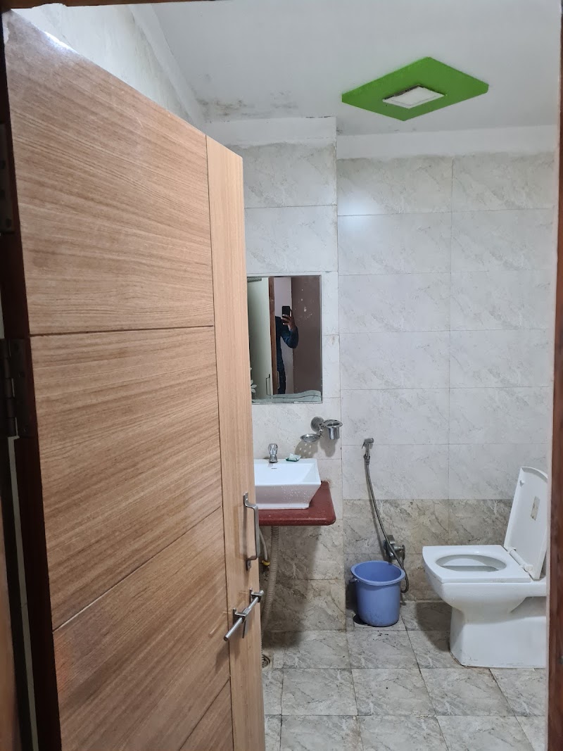 Dormitory Lucknow Junction (Lko) - Dormitory Lucknow Junction (Lko), RWJF+9J8, Preeti Nagar, Railway Colony, Charbagh, Lucknow, Uttar Pradesh 226004, India