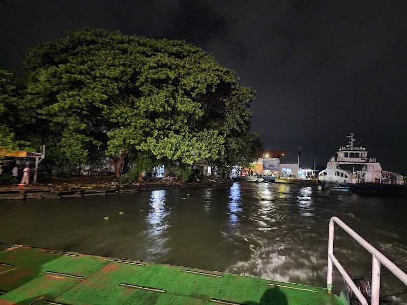 Vypin Fort Kochi RORO Service Jetty - Vypin Fort Kochi RORO Service Jetty, X6FV+GRQ, Fort Vypin, Puthuvype, Kochi, Keralam 682508, India