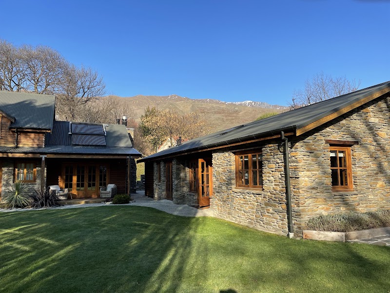 Wanaka Homestead Lodge and Cottages