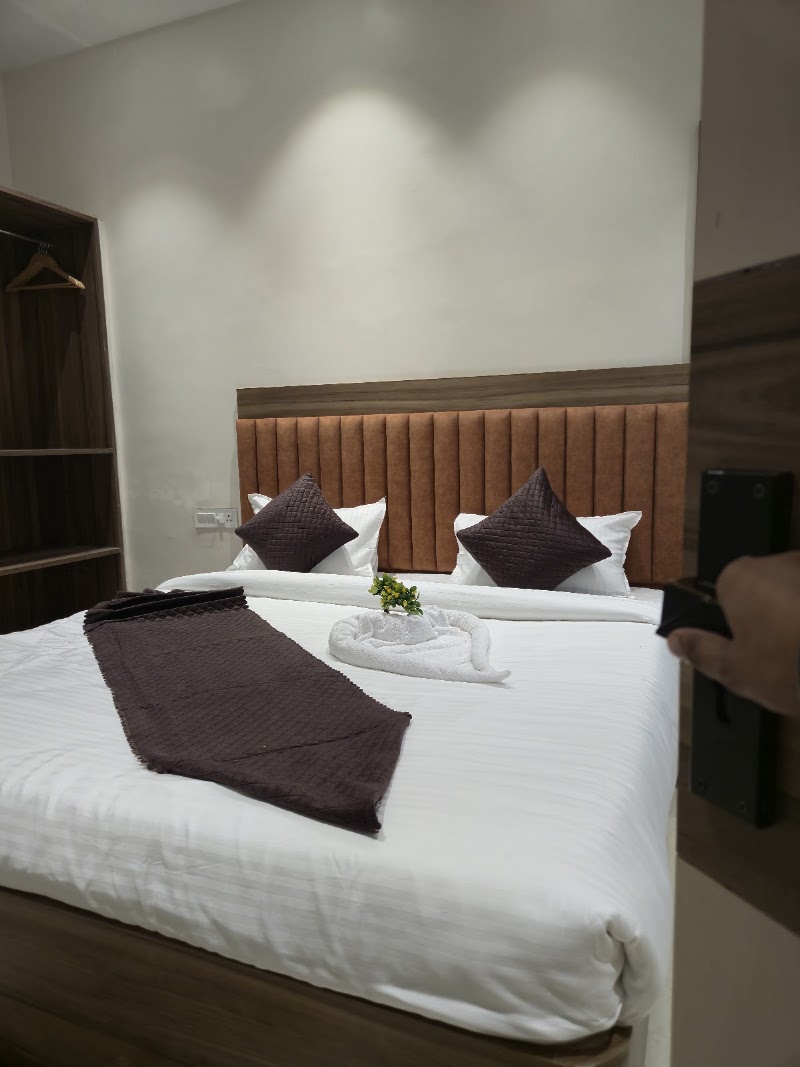 ✅Swaraj Homestay | Best Guest House | AC Guest House | Guest House Near Me - ✅Swaraj Homestay | Best Guest House | AC Guest House | Guest House Near Me Plot no.32, near murikattababa mandir, Hanumanpura, Jawahar Nagar Colony, Bhelupur, Varanasi, Uttar Pradesh 221005, India