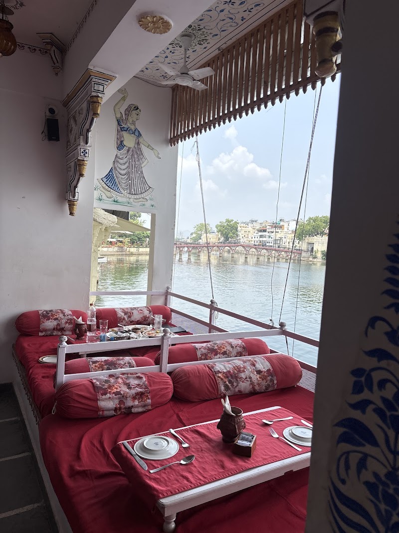 Restaurant Harigarh - Restaurant Harigarh Ambrai Rd, Outside Chandpole, Hanuman Ghat, Ambamata, Udaipur, Rajasthan 313004, India