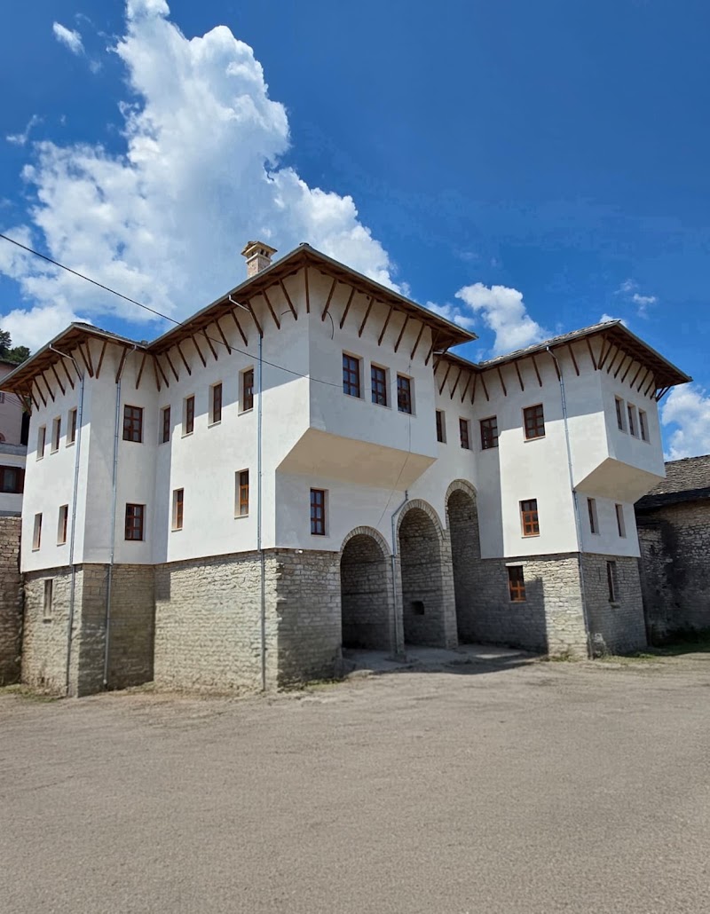 Palorto Inn - Palorto Inn Rruga Hysen Hoxha, Gjirokastër 6001, Albania