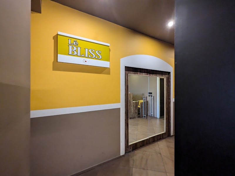Hotel O Le Bliss Hotels Near Rock Beach - Hotel O Le Bliss Hotels Near Rock Beach Naga Progress Avenue, 1 #12, Bussy St, Chinnakadai, MG Road Area, Puducherry, 605001, India