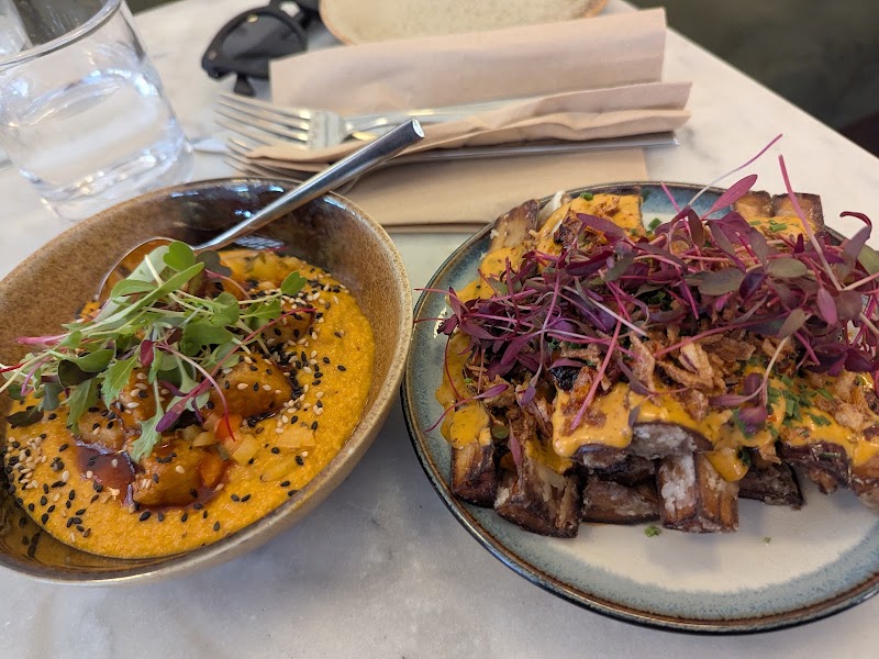 KIN Cafe - KIN Cafe 22 Foley St, London W1W 6DT, UK