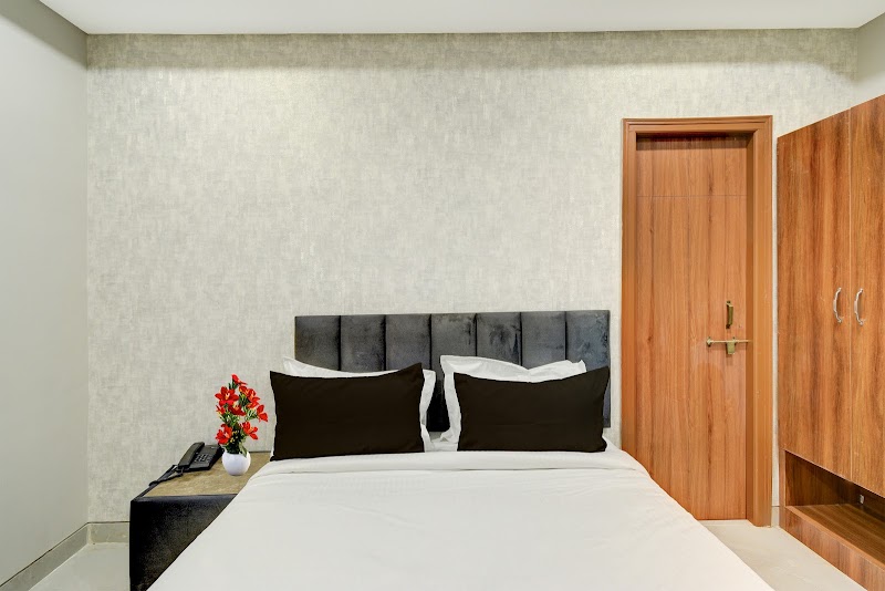 Super Townhouse by OYO Miyapur - Super Townhouse by OYO Miyapur, Survey No. 211, GHMC Circle, Plot No. 43, Balaji Nagar, Serilingampalle (M), Hyderabad, Telangana 500049, India