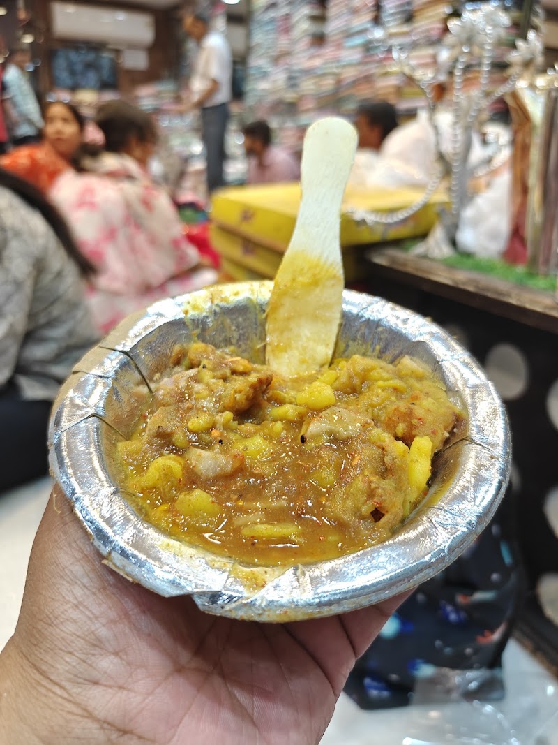 Jung Bahadur Kachori Wala - Jung Bahadur Kachori Wala 1104, Gali Bhojpura Rd, Old Delhi, Maliwara, Katra Shah N Shah, Chandni Chowk, New Delhi, Delhi, 110006, India