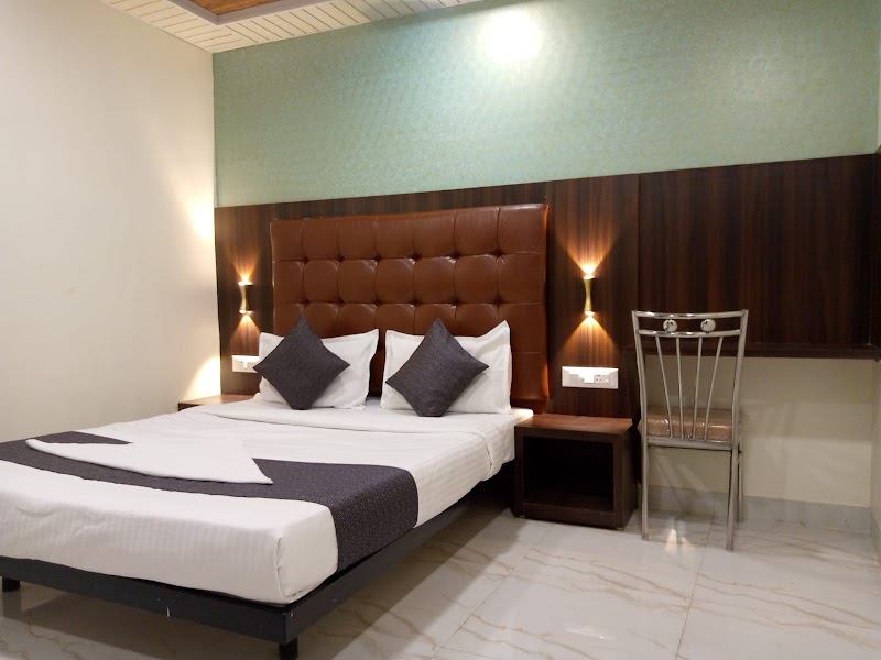 Tri hotel - Tri hotel 90 Feet Rd, Kandivali, Ganesh Nagar, Kandivali West, Mumbai, Maharashtra 400067, India