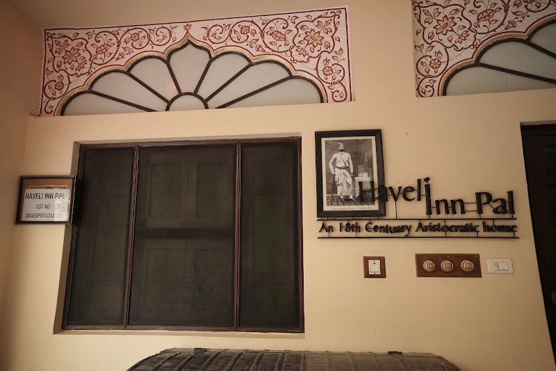 Haveli Inn Pal - Haveli Inn Pal, Girdikot, opp. Gulab Sagar, Pal Haveli, Ghantaghar, Gulab Sagar, Jodhpur, Rajasthan 342001, India